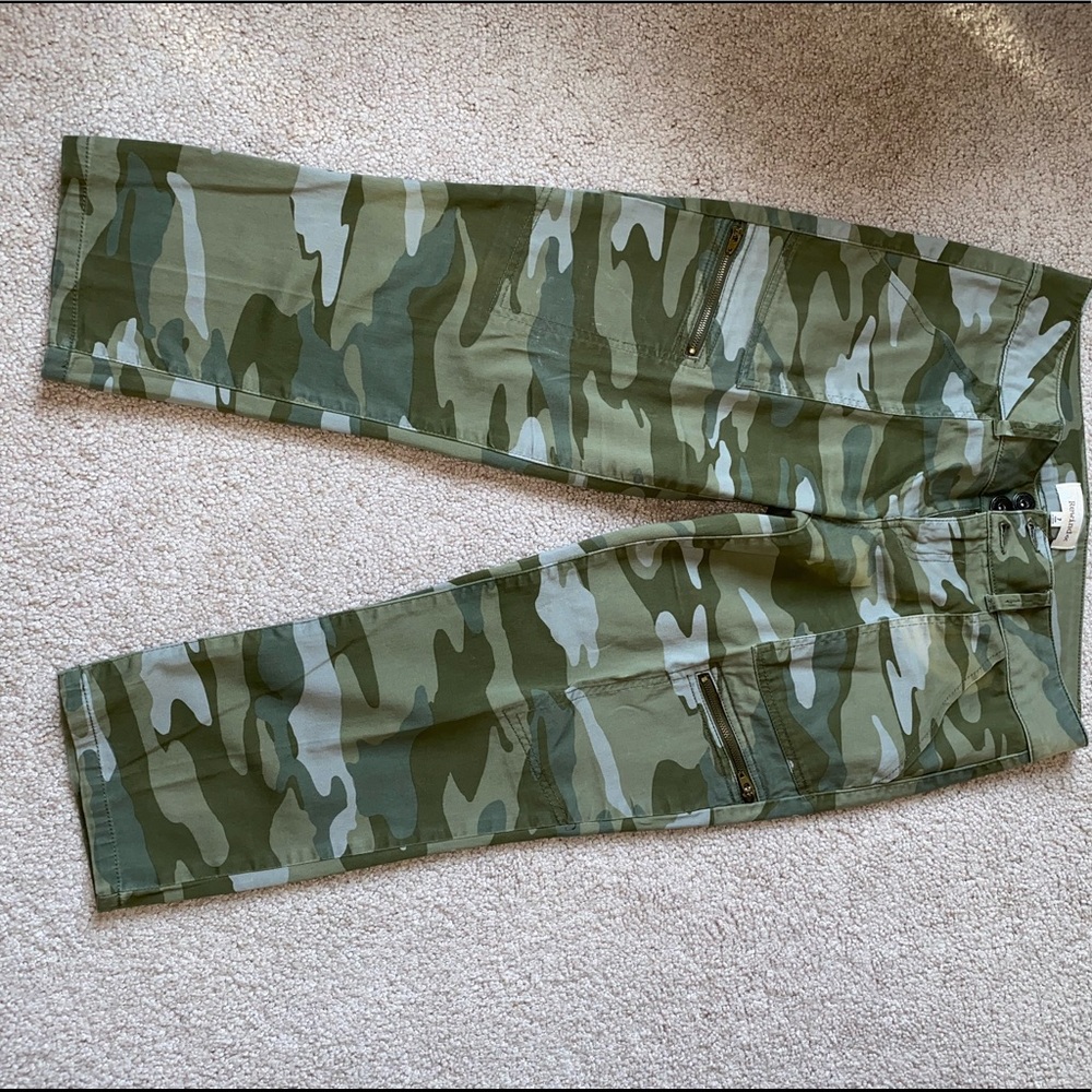 Cropped camouflage pants